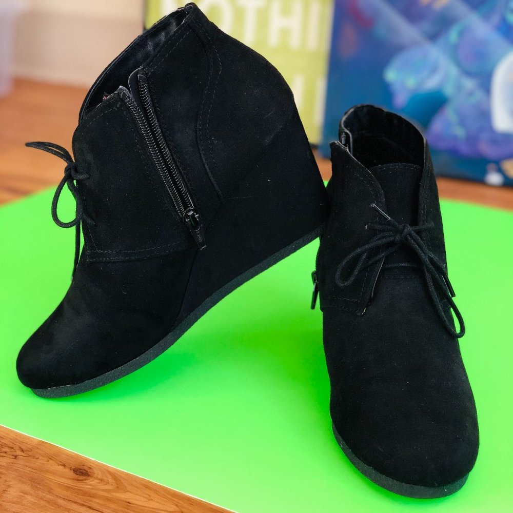Universal Threads Black Suede Wedge Booties size 9